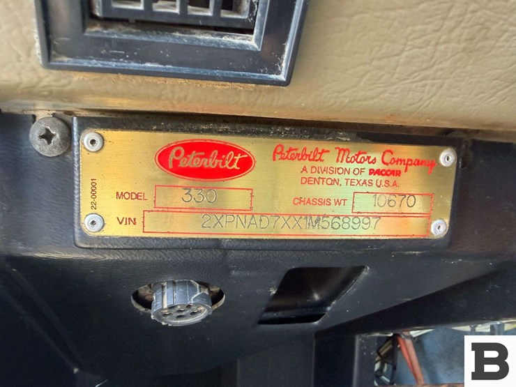 2001-peterbilt-330-image-40