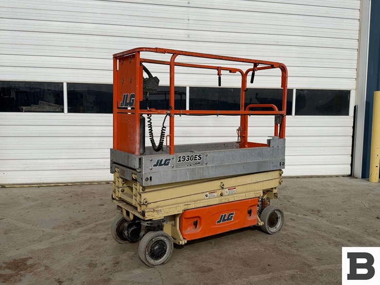 2011-jlg-1930es-image-2