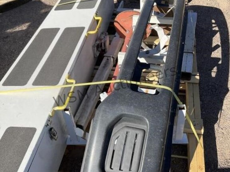 pallet-of-miscellaneous-image-5