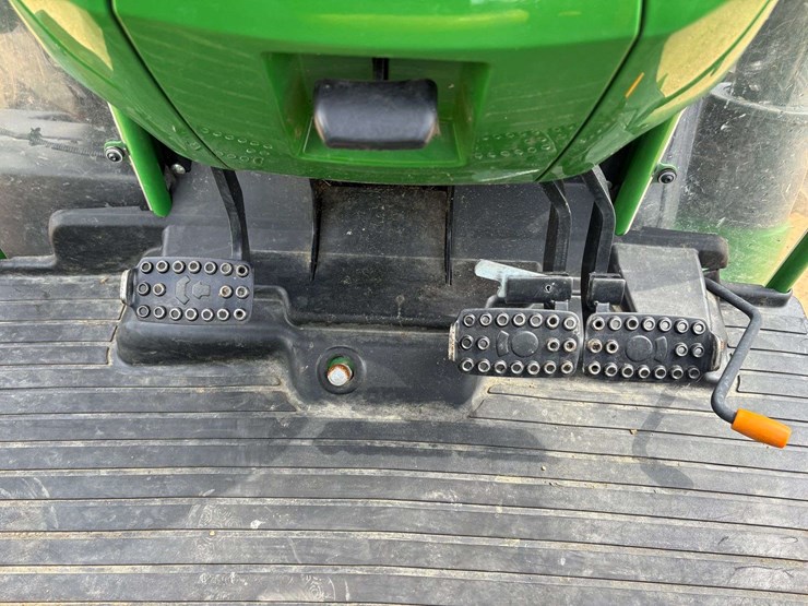 2024-john-deere-5095m-image-16
