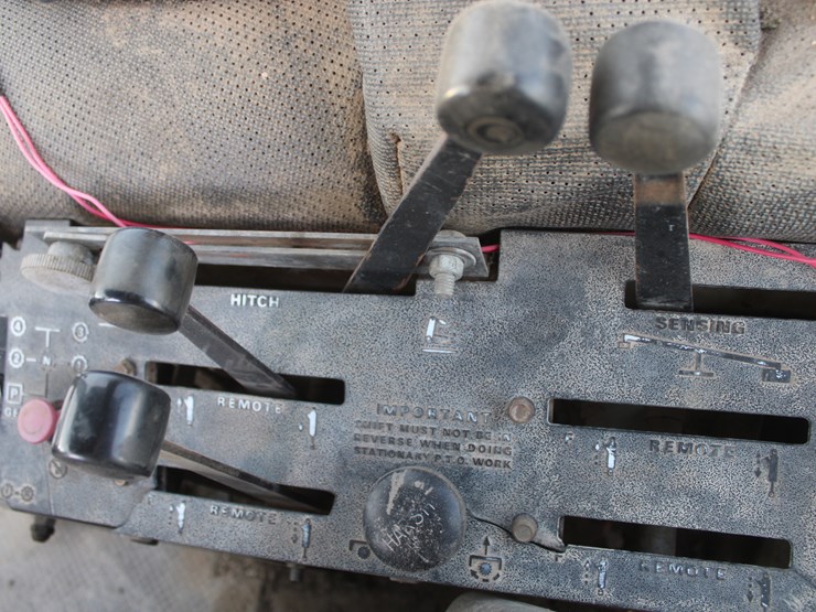 #1012-•-case-2390-tractor-image-24