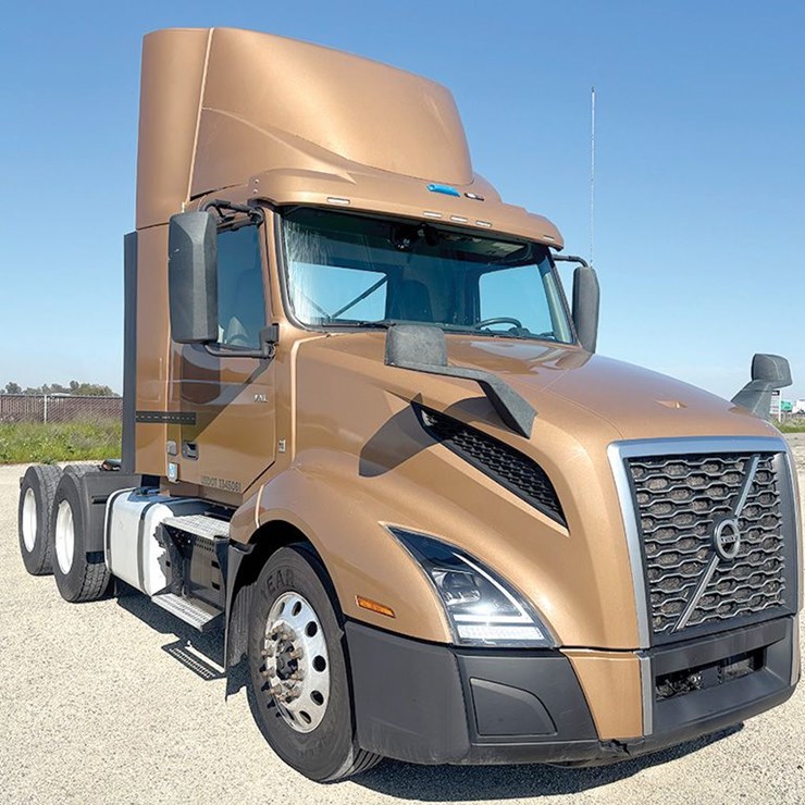 2022 VOLVO VNL 300