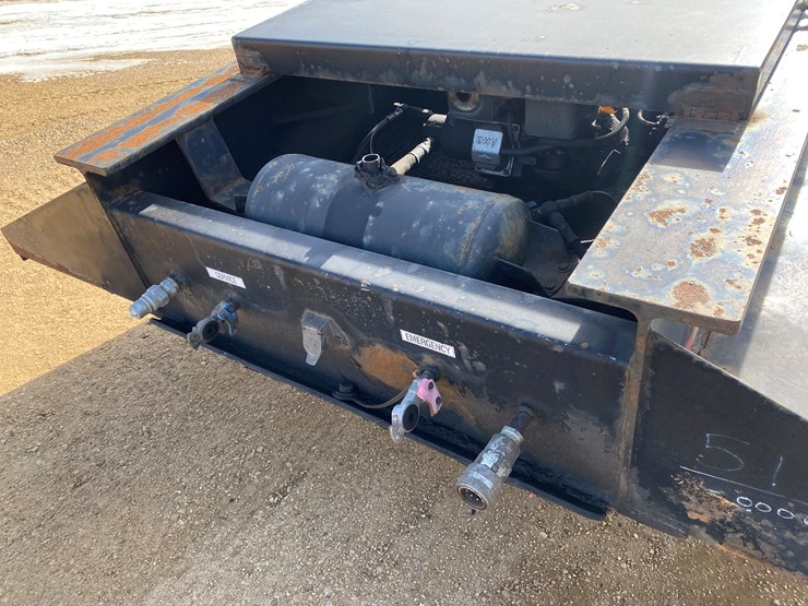 #1100-•-2010-witzco-rg-50-tri-axle-lowboy-semi-trailer-(has-wi-title)-(colfax,-wi)-image-35