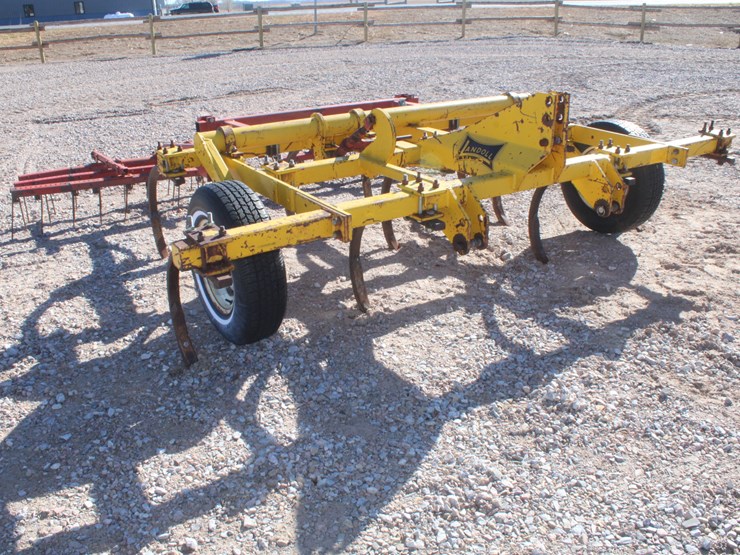 #2028-•-landoll-9-shank-chisel-plow-image-3