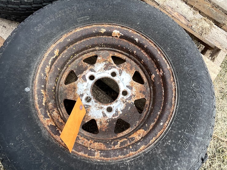 #7259-•-(2)-marathon-radial-tires-on-rims-image-7