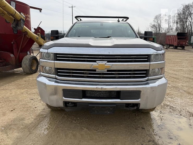 2014-chevrolet-3500hd-image-2