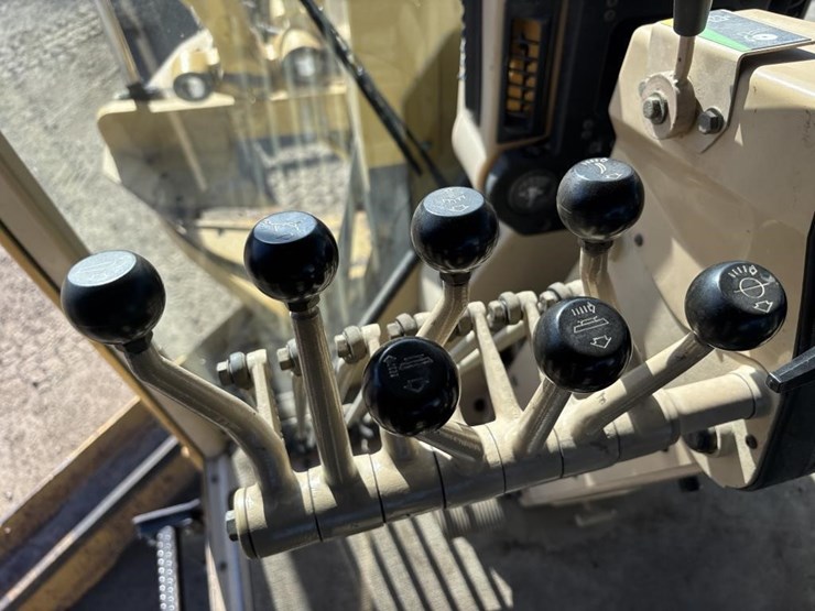 caterpillar-143h-image-38