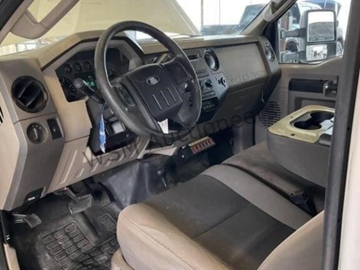 2010-ford-f550-image-22