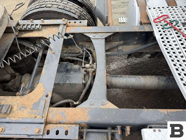 2001-volvo-vnl-tractor-truck---albany,-or-image-31