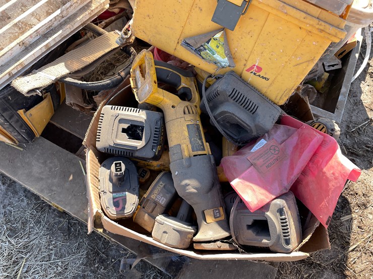 #7411-•-dewalt-battery-powered-tools-(bloomer,-wi)-image-10