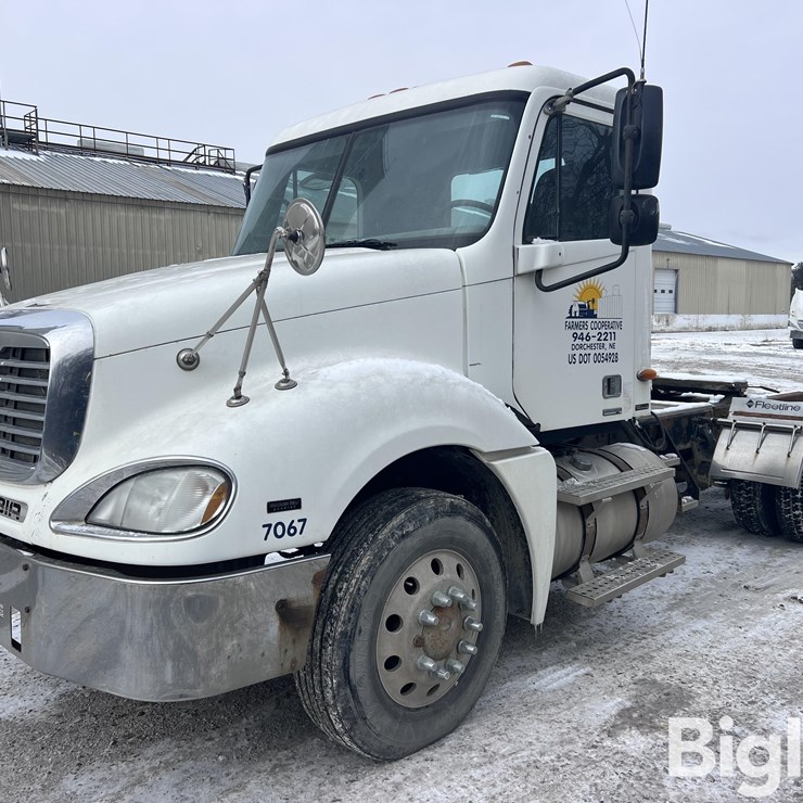 2004 FREIGHTLINER COLUMBIA 120