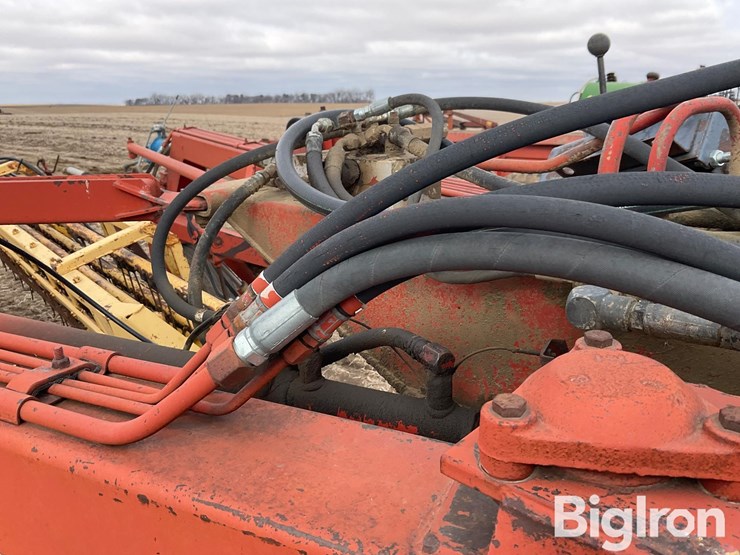 new-holland-216-image-17