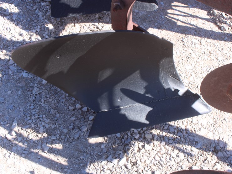 #2051-•-oliver-no.-100-two-bottom-plow-image-7