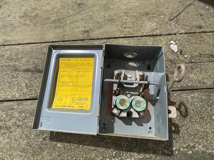 #7233-•-electrical-safety-switches-image-10