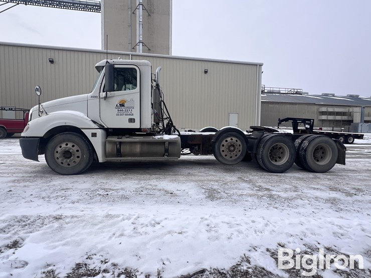 2007-freightliner-columbia-120-image-8