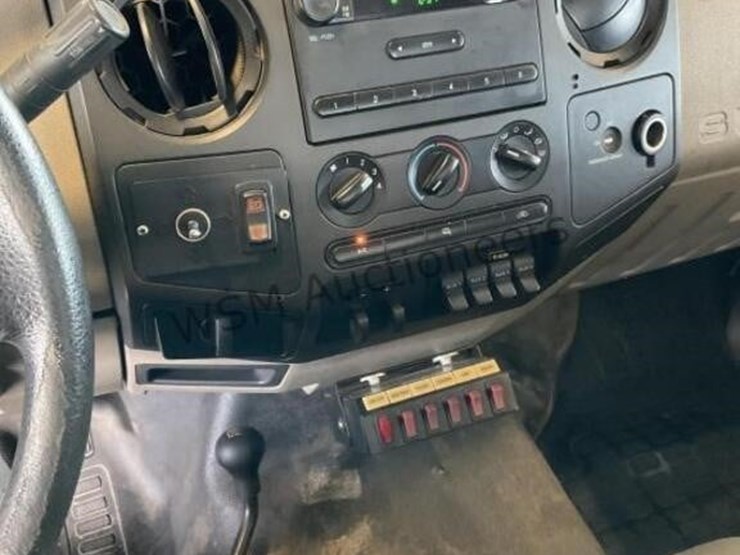 2010-ford-f550-image-19