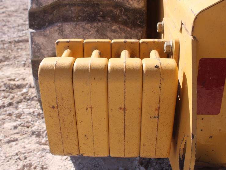 john-deere-325-image-22