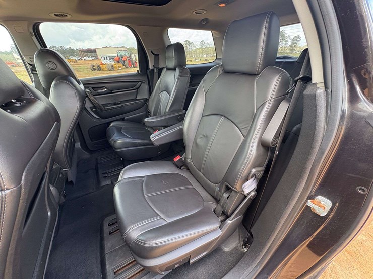 2016-gmc-acadia-slt-image-16