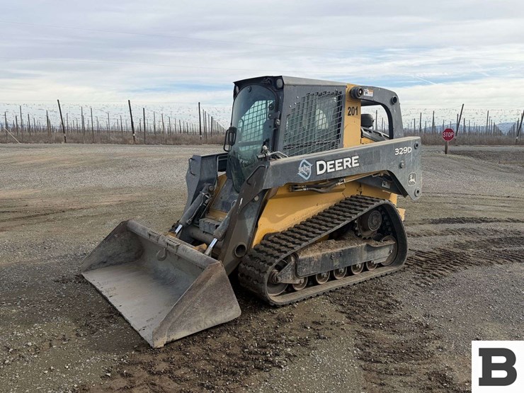 2010-john-deere-329d-image-1