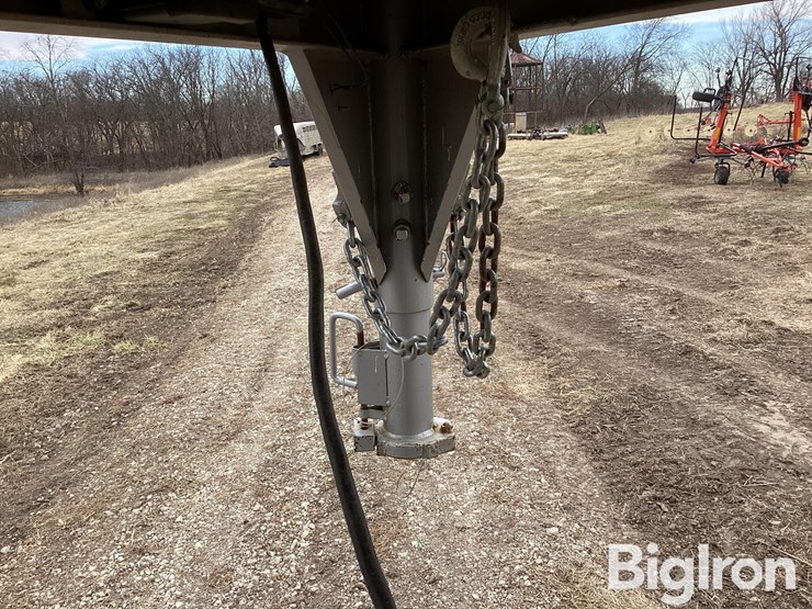 2016-titan-trailer-image-15