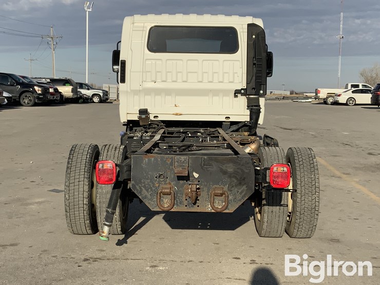 2015-isuzu-nqr-image-6