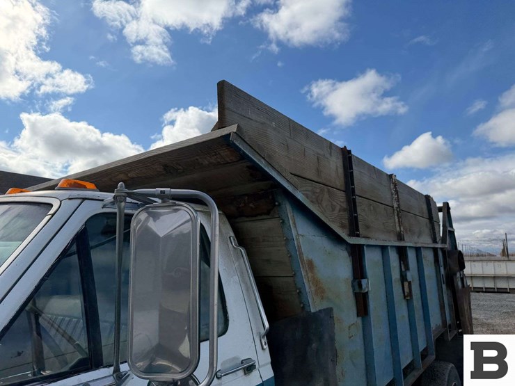 1993-ford-f700-image-10