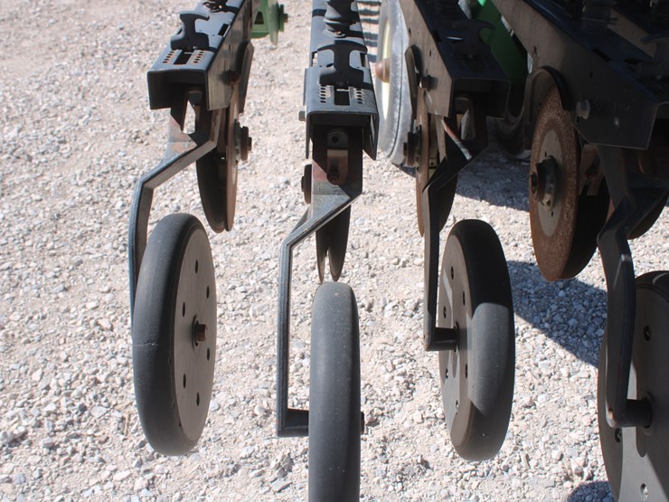 #1004-•-great-plains-3s-400d-solid-stand-grain-drill-image-46