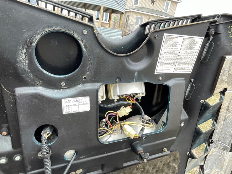 #3444-•-1998-polaris-indy-trail-snowmobile-for-parts-(no-registration-card)-image-23