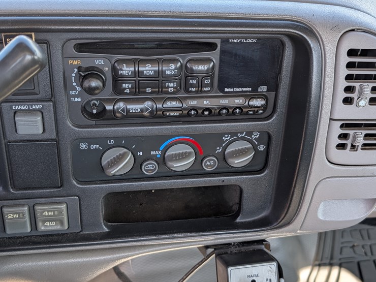 2000-chevrolet-2500-image-13