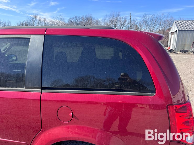 2013-dodge-grand-caravan-sxt-image-10