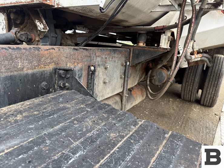 1996-volvo-wx-feed-truck---albany,-or-image-21