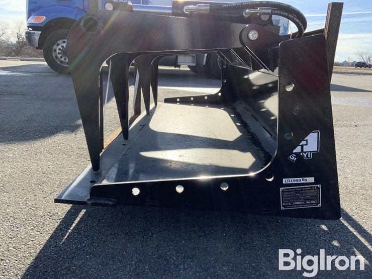 2025-massey-ferguson-730-image-14