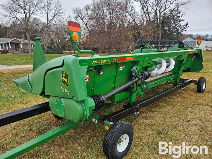 2016-john-deere-608c-image-7