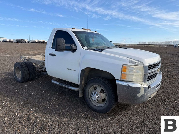 2010-chevrolet-silverado-3500-image-6