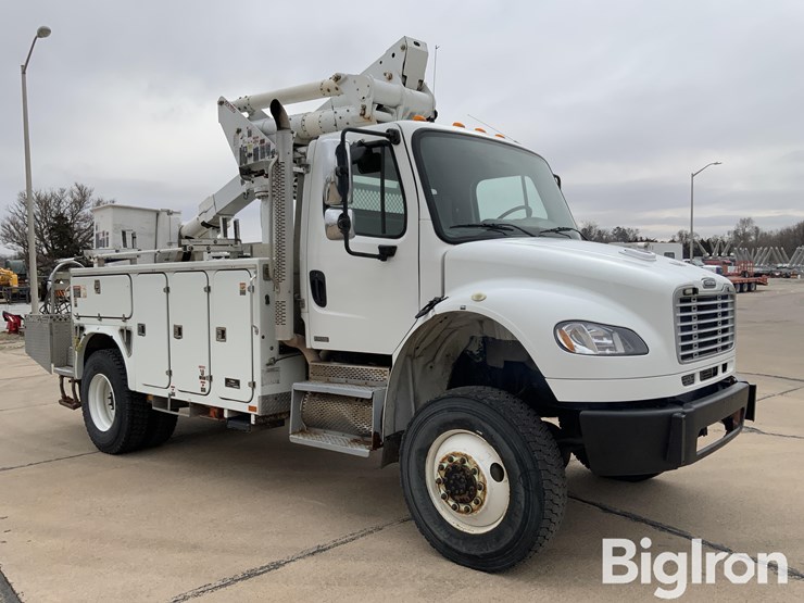 2010-freightliner-m2-106-image-3