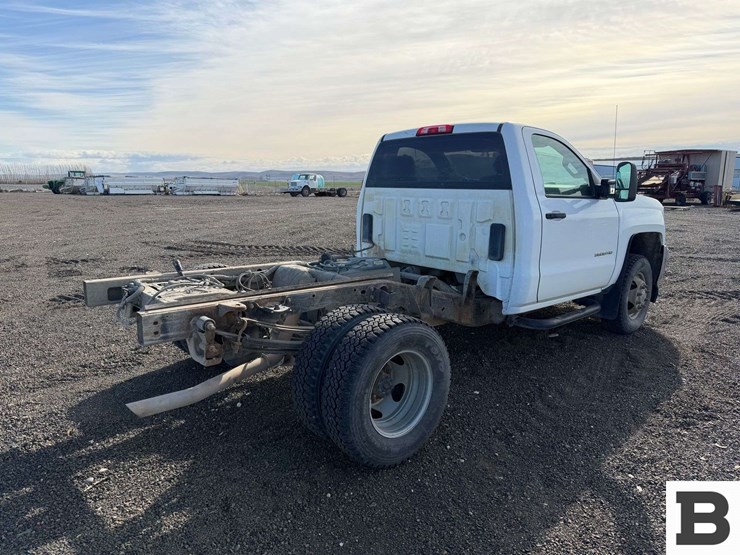 2015-chevrolet-silverado-3500-image-5