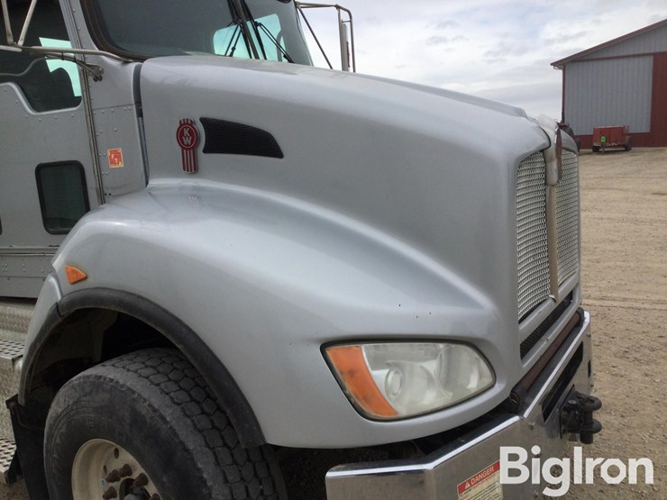 2013-kenworth-t440-image-15