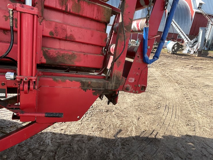 #3200-•-case-8575-square-baler-image-16