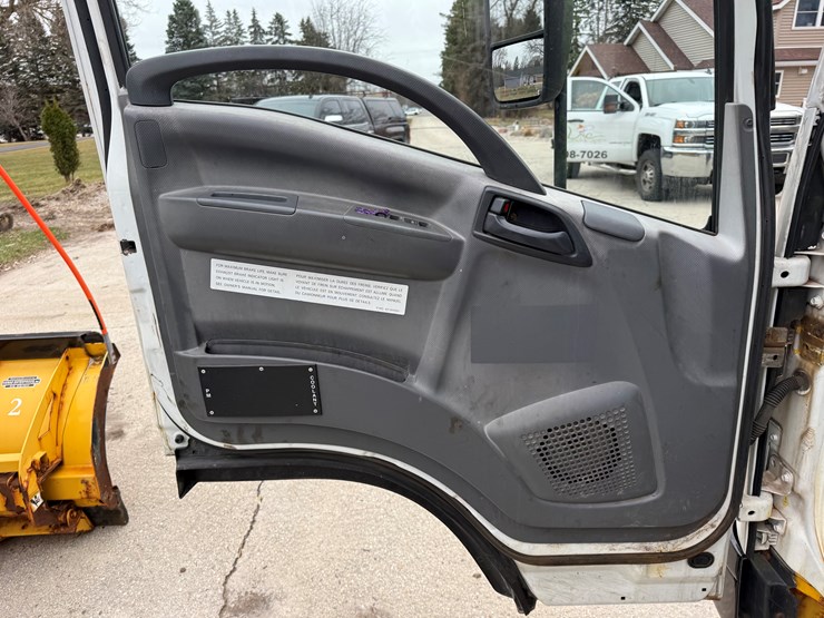 #1154-•-2009-isuzu-box-truck-(has-wi-title)-(new-berlin,-wi)-image-24