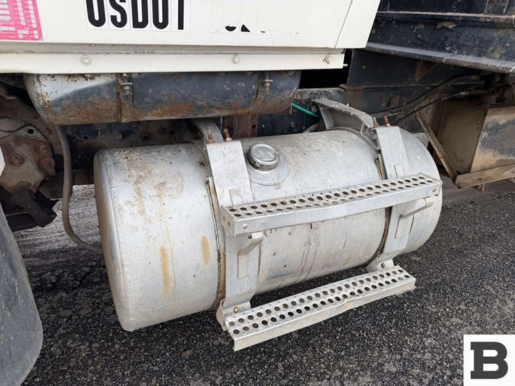 1980-ford-9000-image-21