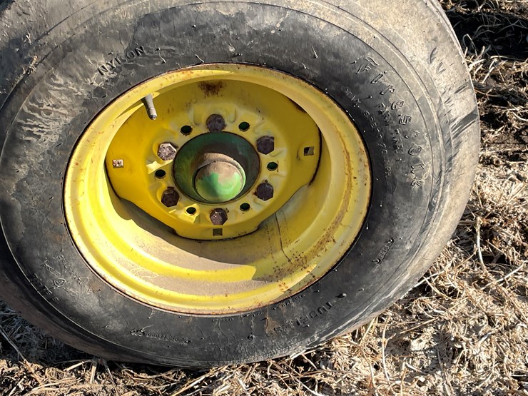 john-deere-520-image-23