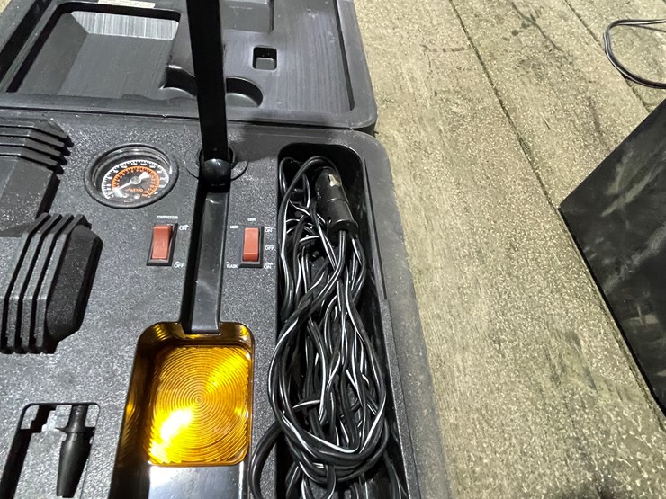 #7219-•-rayovac-workhorse-flash-light-image-13