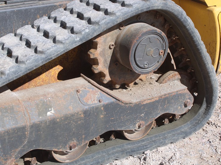 2021-new-holland-c327-image-12