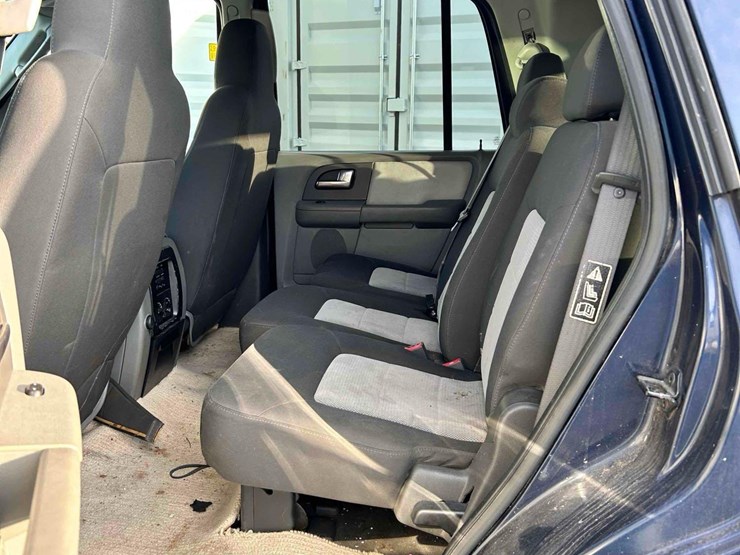 2004-ford-expedition-image-12