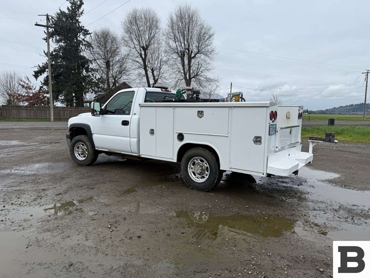2002-chevrolet-silverado-2500-image-3