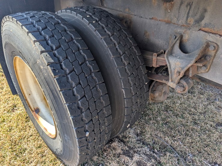 2006-international-durastar-4300-image-13