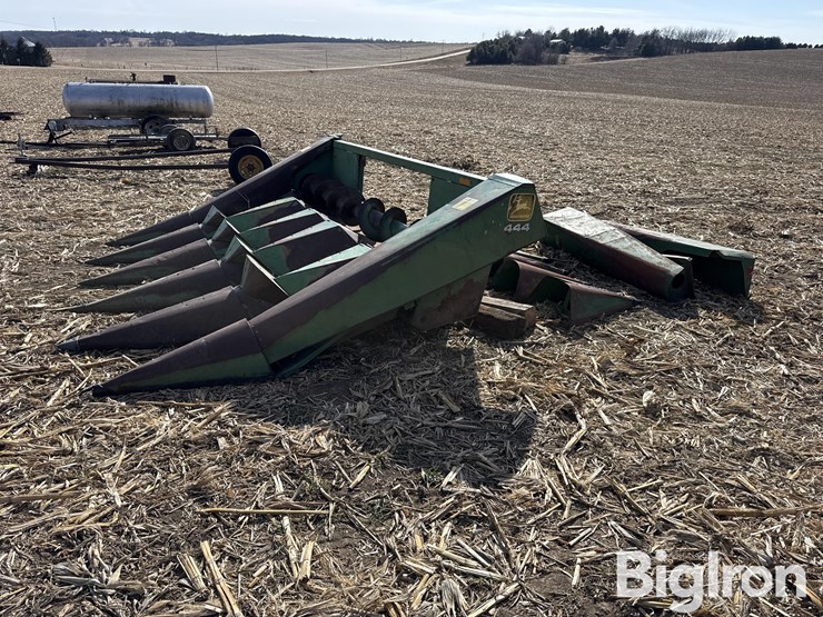 john-deere-444-image-8