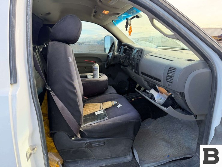 2010-chevrolet-silverado-3500-image-25