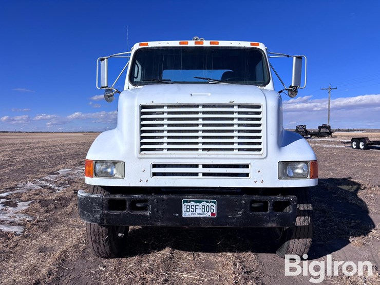 1992-international-8100-image-2