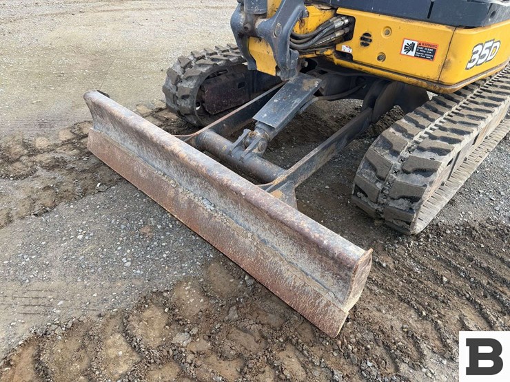 2012-deere-35d-image-10